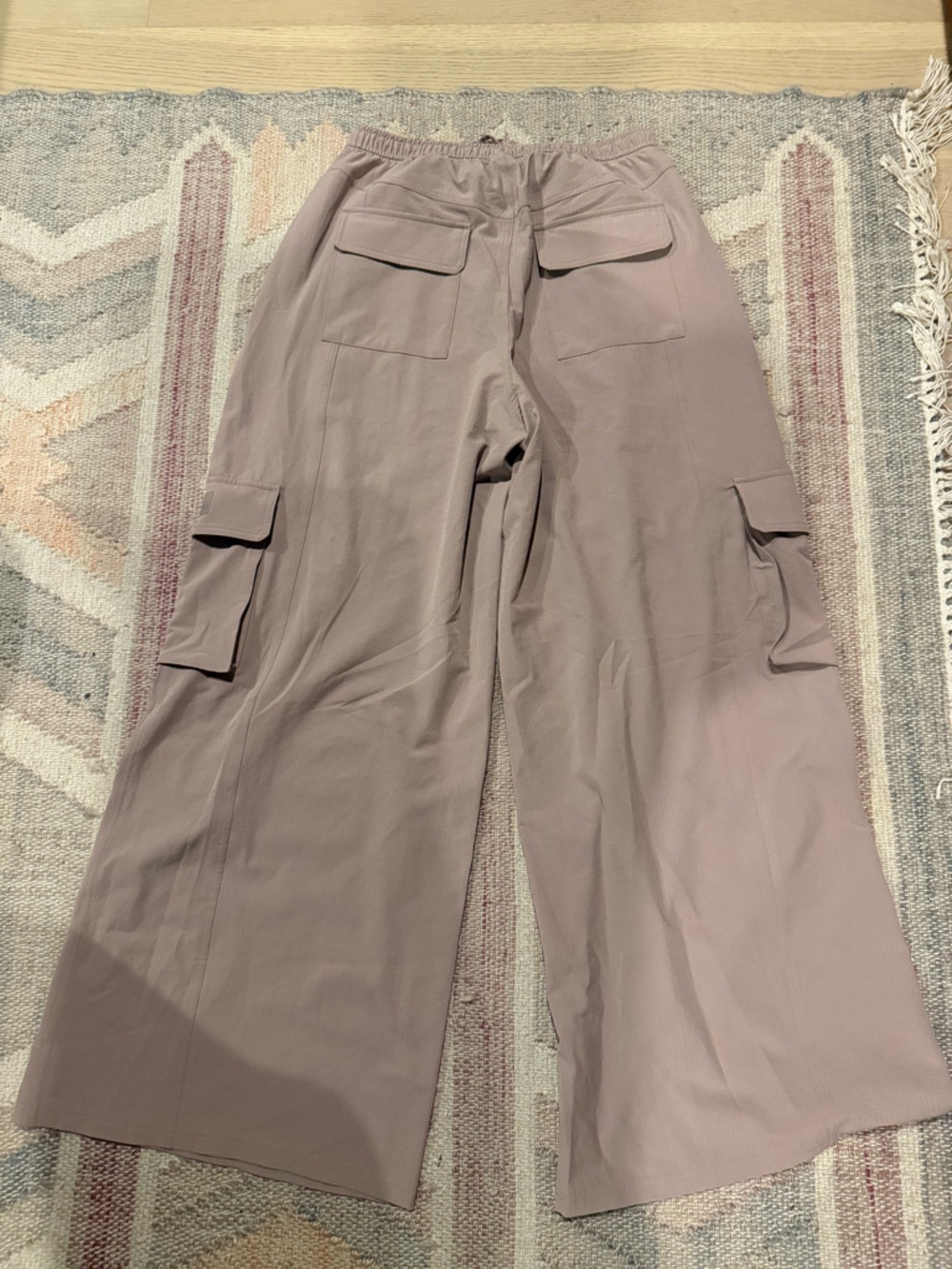 ALO Yoga Wide Leg Cargo Pants in Dusty Rose - Picture 6 of 7
